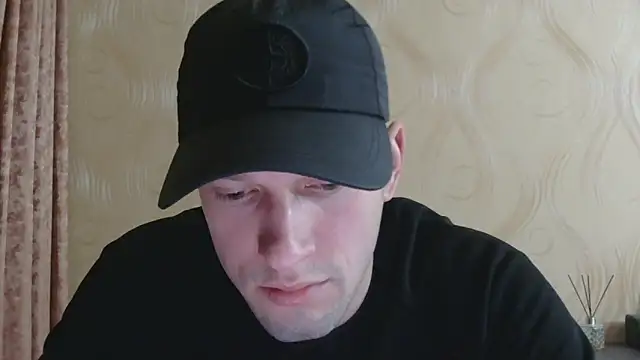 frama666 online show from April 18, 2026, 8:42 pm