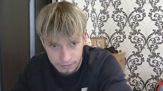 Snapshot of frama666 chatting on October 5, 2025, 12:18 pm frama666 online show from October 5, 2025, 12:18 pm