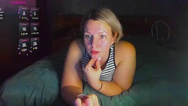 Snapshot of LadyLucky_ chatting on February 27, 2025, 2:25 am LadyLucky online show from February 27, 2025, 2:25 am