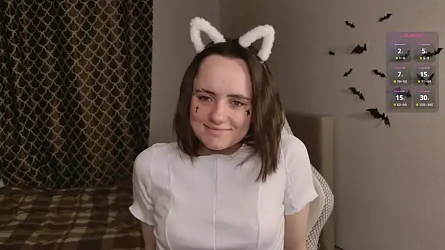 Snapshot of Luna_Loveee chatting on October 31, 2025, 4:20 am Luna Loveee online show from October 31, 2025, 4:20 am