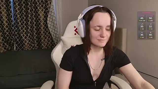 Snapshot of Luna_Loveee chatting on October 19, 2025, 3:53 am Luna Loveee online show from October 19, 2025, 3:53 am