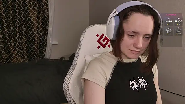 Snapshot of Luna_Loveee chatting on October 13, 2025, 3:30 am Luna Loveee online show from October 13, 2025, 3:30 am