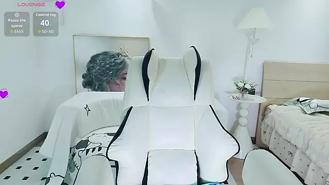 Snapshot of Dazzlebean chatting on November 26, 2025, 9:37 pm Dazzlebean online show from November 26, 2025, 9:37 pm