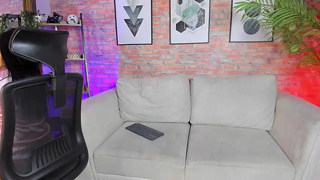 Snapshot of Lucia_Brown_ chatting on September 19, 2025, 4:22 pm Lucia Brown  online show from September 19, 2025, 4:22 pm