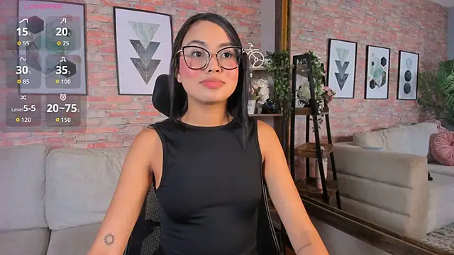 Snapshot of Lucia_Brown_ chatting on October 2, 2025, 6:44 pm Lucia Brown  online show from October 2, 2025, 6:44 pm