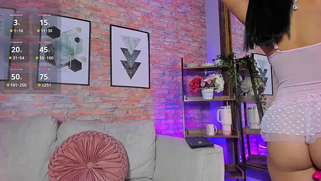 Snapshot of Lucia_Brown_ chatting on September 29, 2025, 7:52 pm Lucia Brown  online show from September 29, 2025, 7:52 pm