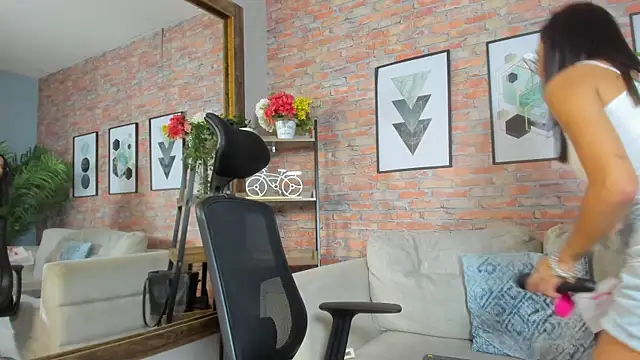 Snapshot of Lucia_Brown_ chatting on October 18, 2025, 8:00 pm Lucia Brown  online show from October 18, 2025, 8:00 pm