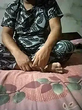 sharnjit299 online show from October 6, 2025, 5:02 pm