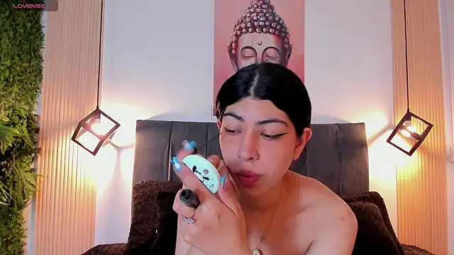 Snapshot of Cassie_bloom chatting on October 29, 2025, 8:08 pm Cassie bloom online show from October 29, 2025, 8:08 pm