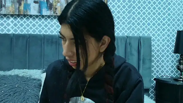 Snapshot of Cassie_bloom chatting on October 15, 2025, 5:06 am Cassie bloom online show from October 15, 2025, 5:06 am