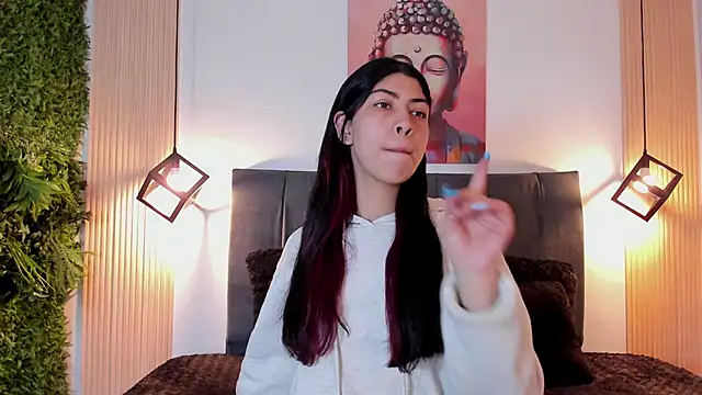 Snapshot of Cassie_bloom chatting on November 3, 2025, 8:23 pm Cassie bloom online show from November 3, 2025, 8:23 pm