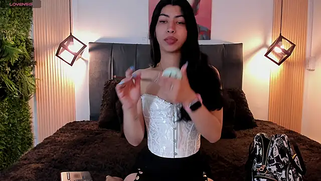 Snapshot of Cassie_bloom chatting on October 24, 2025, 7:57 pm Cassie bloom online show from October 24, 2025, 7:57 pm