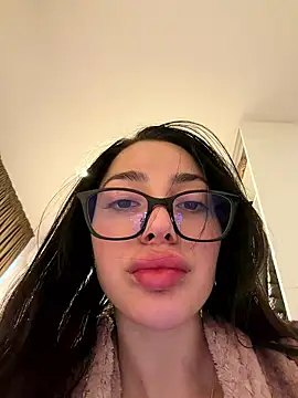 Mia Splash online show from January 16, 2026, 7:56 am