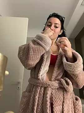 Mia Splash online show from February 8, 2026, 10:35 am