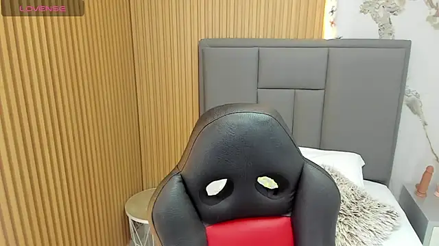 MEGANZARICK online show from November 13, 2025, 2:48 am