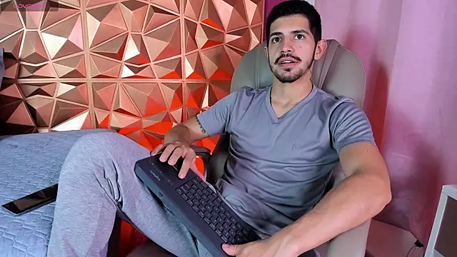 AlejandroStormm online show from April 22, 2026, 3:02 am