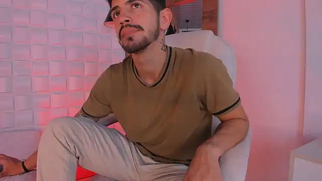 AlejandroStormm online show from October 19, 2025, 3:42 am