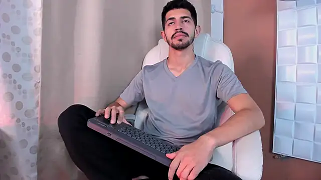 AlejandroStormm online show from October 15, 2025, 9:12 pm