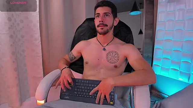 Snapshot of AlejandroStormm chatting on December 20, 2025, 8:55 pm AlejandroStormm online show from December 20, 2025, 8:55 pm