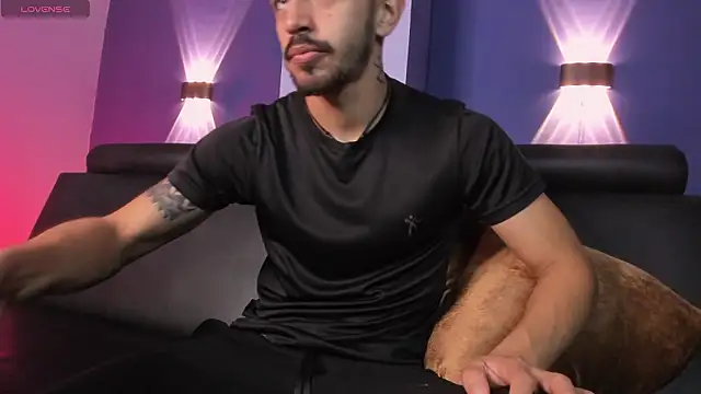 Snapshot of AlejandroStormm chatting on February 23, 2026, 10:32 pm AlejandroStormm online show from February 23, 2026, 10:32 pm