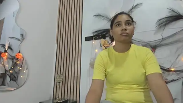 ElizaAndQuisha online show from October 28, 2025, 1:32 pm