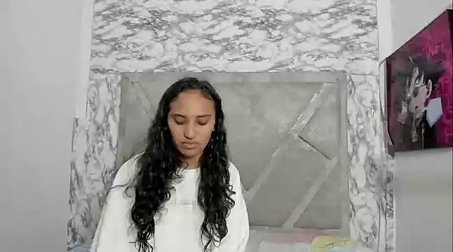 ElizaAndQuisha online show from March 6, 2025, 12:52 pm
