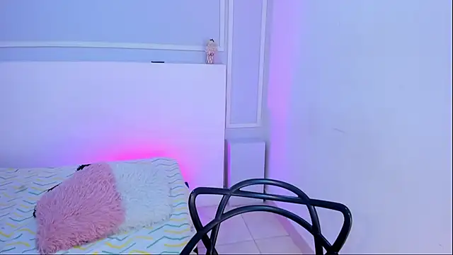 Snapshot of JasmineBella0 chatting on September 18, 2025, 8:12 pm JasmineBella0 online show from September 18, 2025, 8:12 pm