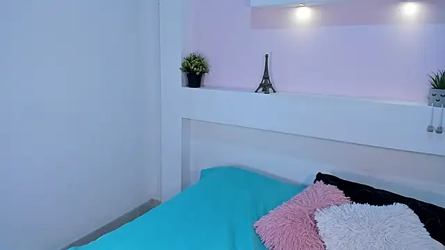 Snapshot of JasmineBella0 chatting on October 20, 2025, 7:47 pm JasmineBella0 online show from October 20, 2025, 7:47 pm