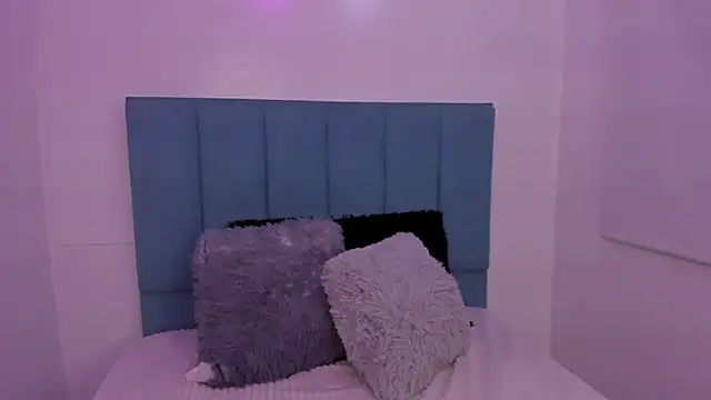 Snapshot of Anniie__Evans chatting on November 3, 2025, 5:27 pm Anniie Evans online show from November 3, 2025, 5:27 pm