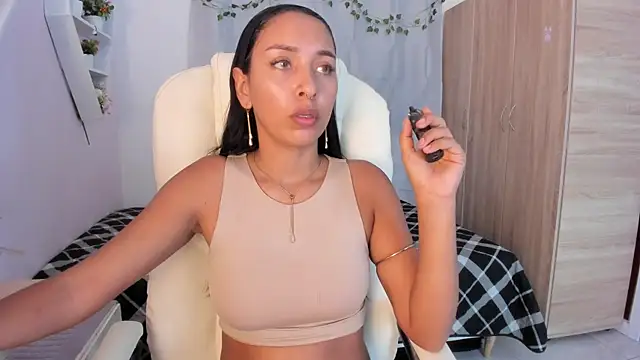 Emma lorense22 online show from November 24, 2025, 7:25 pm