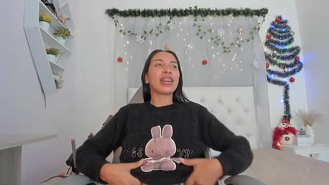 Emma lorense22 online show from December 15, 2025, 7:09 pm