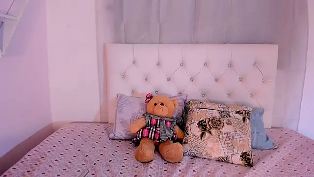 Emma lorense22 online show from January 14, 2026, 7:17 pm