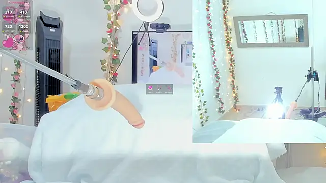 Snapshot of Genesis_Love__ chatting on October 5, 2025, 9:33 am Genesis Love online show from October 5, 2025, 9:33 am