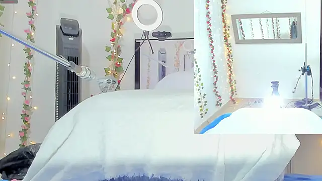 Snapshot of Genesis_Love__ chatting on October 8, 2025, 9:33 am Genesis Love online show from October 8, 2025, 9:33 am