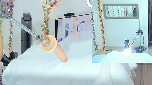 Snapshot of Genesis_Love__ chatting on October 31, 2025, 9:28 am Genesis Love online show from October 31, 2025, 9:28 am