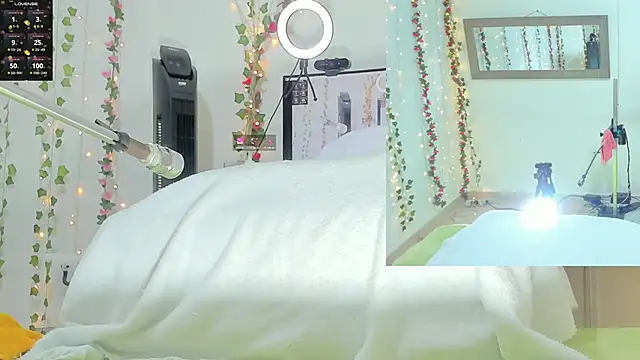 Snapshot of Genesis_Love__ chatting on October 18, 2025, 9:33 am Genesis Love online show from October 18, 2025, 9:33 am