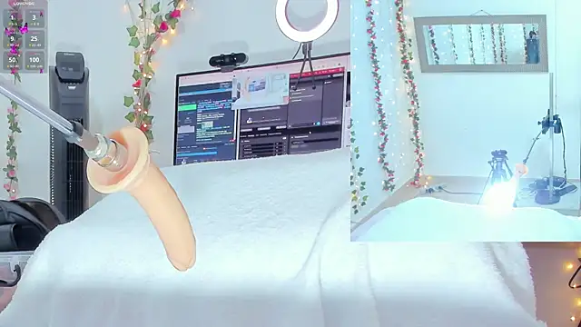 Snapshot of Genesis_Love__ chatting on November 1, 2025, 9:25 am Genesis Love online show from November 1, 2025, 9:25 am