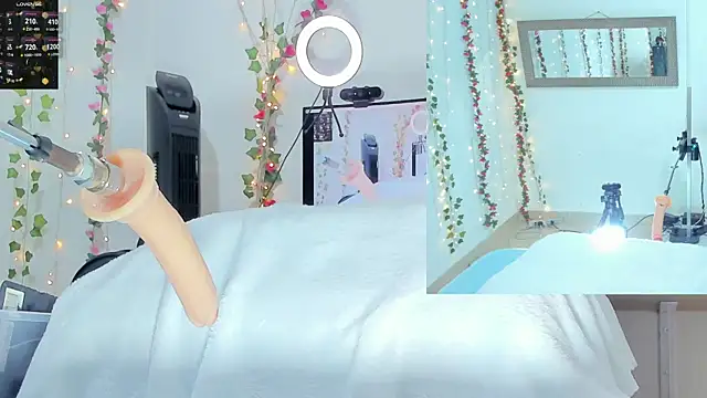 Snapshot of Genesis_Love__ chatting on October 19, 2025, 9:23 am Genesis Love online show from October 19, 2025, 9:23 am