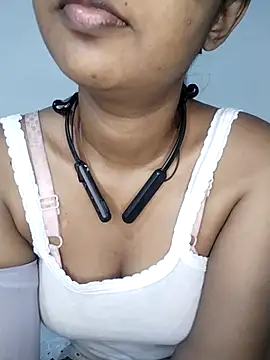 Snapshot of Ashugril_hot chatting on October 19, 2025, 5:43 am Ashugril hot online show from October 19, 2025, 5:43 am