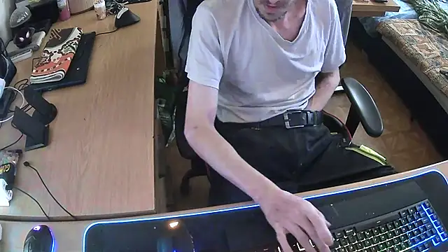 Snapshot of DerGeileLoveboy chatting on September 23, 2025, 2:02 pm DerGeileLoveboy online show from September 23, 2025, 2:02 pm