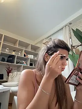 Bella Posh online show from December 23, 2025, 8:13 am