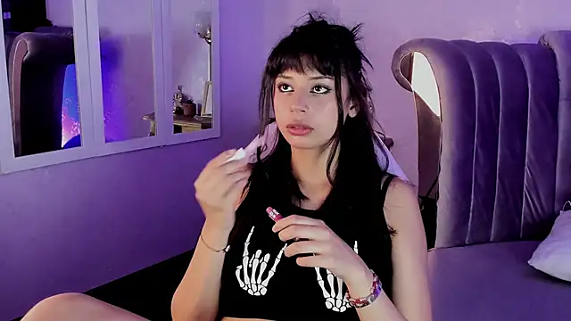 Snapshot of Seren_Bleck chatting on October 8, 2025, 2:35 am Seren Bleck online show from October 8, 2025, 2:35 am