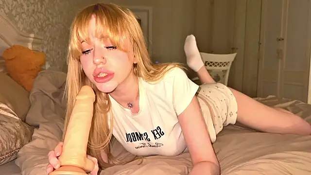  BunnyDollStella  online show from February 4, 2026, 4:40 am