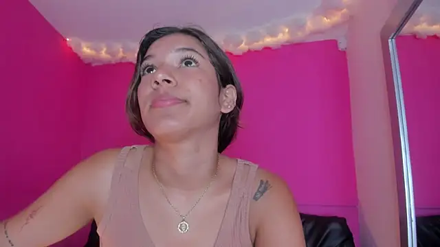 violett 24  online show from February 25, 2025, 6:33 pm