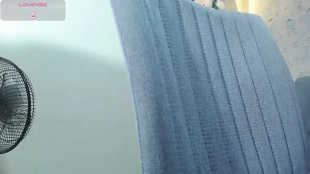 Snapshot of denise_babe_ chatting on October 16, 2025, 12:02 pm denise babe online show from October 16, 2025, 12:02 pm