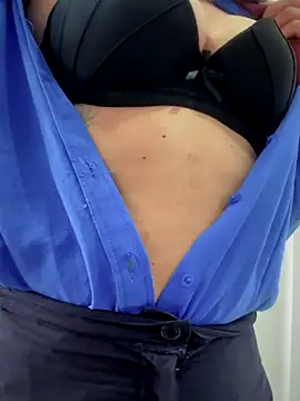 Snapshot of Megan-01- chatting on November 1, 2025, 1:38 pm Megan-01- online show from November 1, 2025, 1:38 pm