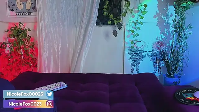 NicoleFox23  online show from May 18, 2026, 12:22 am