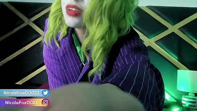 Snapshot of NicoleFox23_ chatting on October 29, 2025, 9:58 pm NicoleFox23 online show from October 29, 2025, 9:58 pm