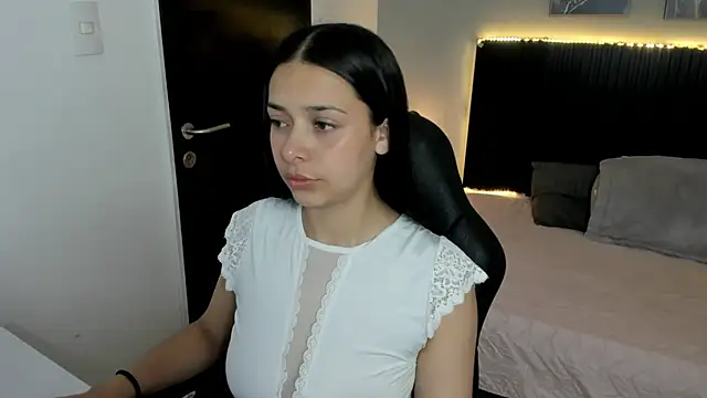 angeline davies online show from October 22, 2025, 3:50 am