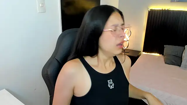 angeline davies online show from October 23, 2025, 3:49 am